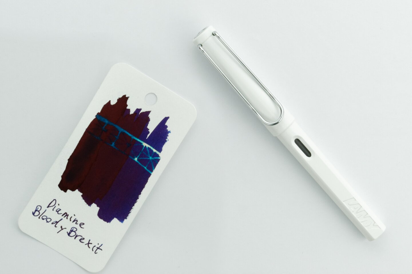 Lamy Safari White with steel fine nib and Diamine Bloody Brexit ink swatch