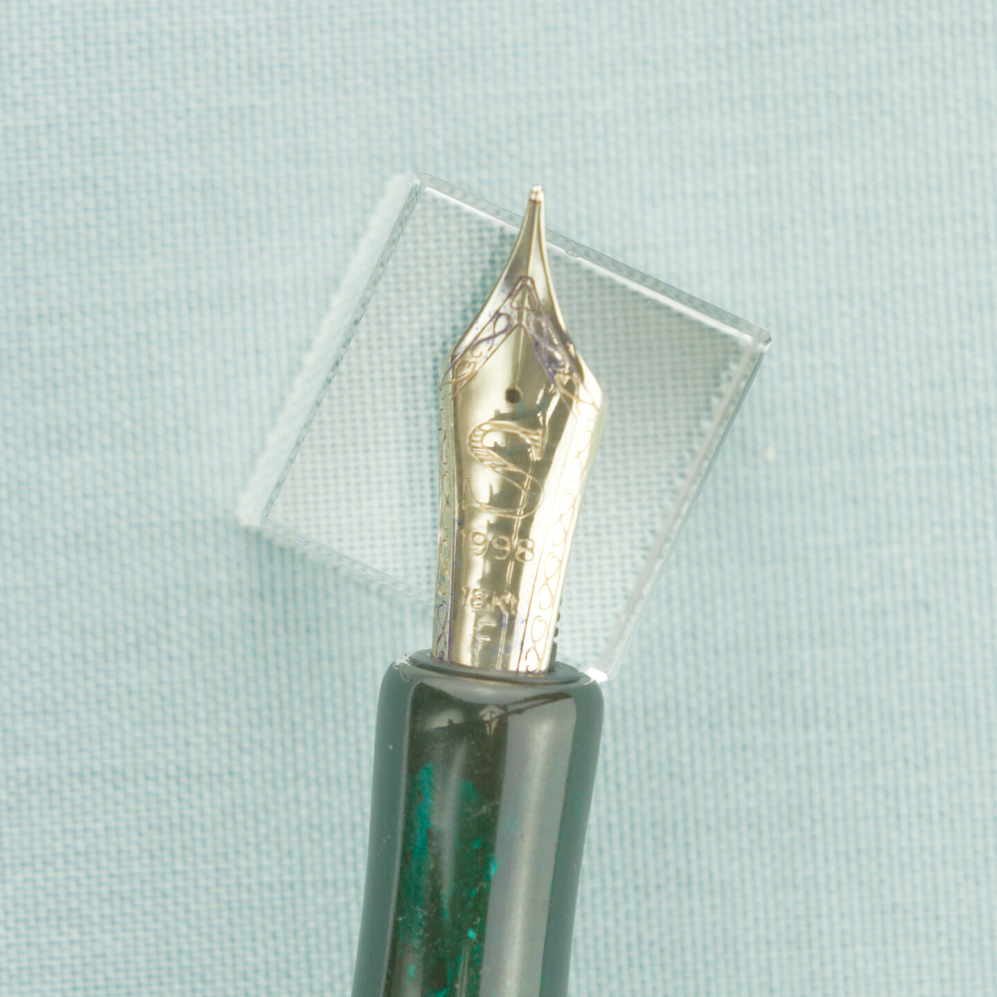 Tamenuri Studio Blue in Green with Santini Italia 18k white gold fine nib