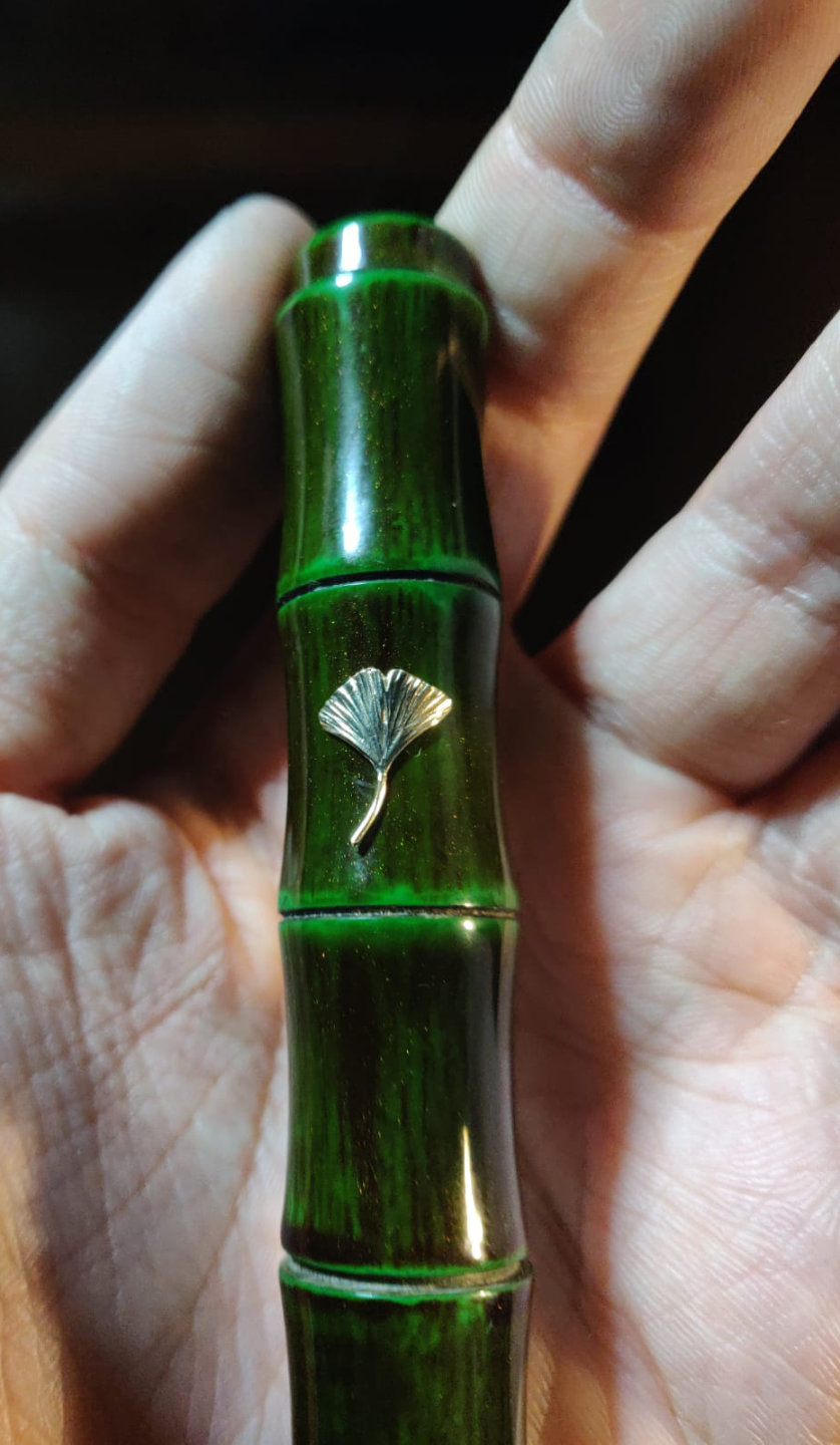 Roll stopper placed in the middle of the cap
