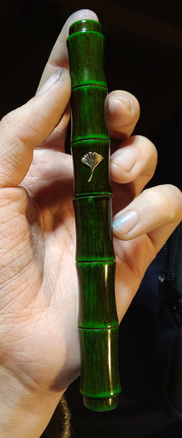 Roll stopper placed at the bottom of the cap