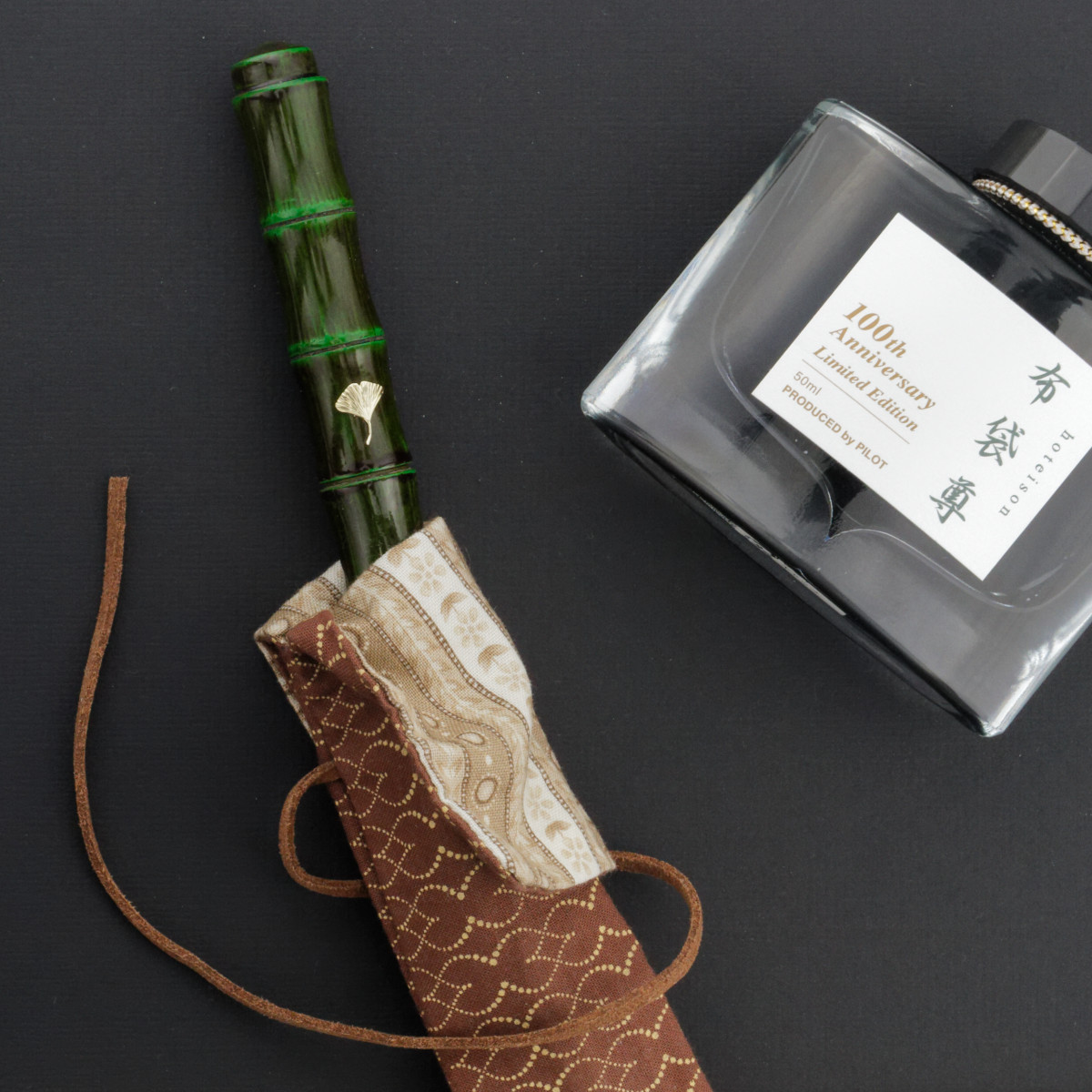 Penmeester.be Bamboo in pen sleeve with Pilot Iroshizuku Hoteison ink