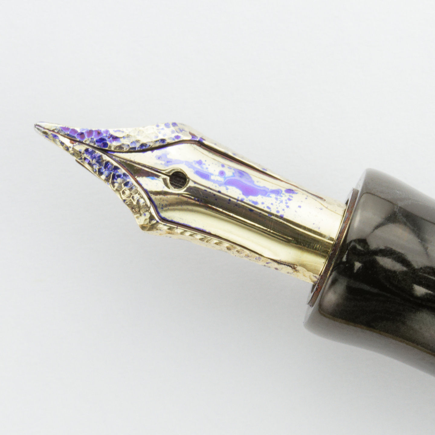 Ink droplets on the hand-hammered nib