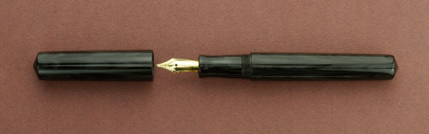 Opus Cineris Harmonic Nib uncapped