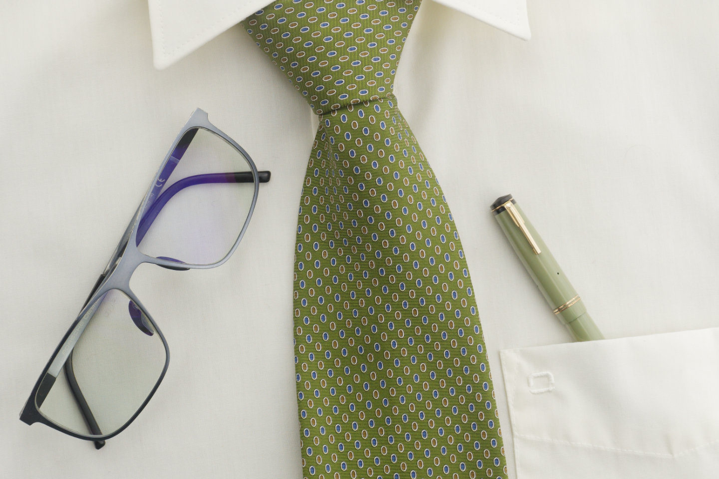 Matching attire to the Mabie Todd Swan SM112 Olive