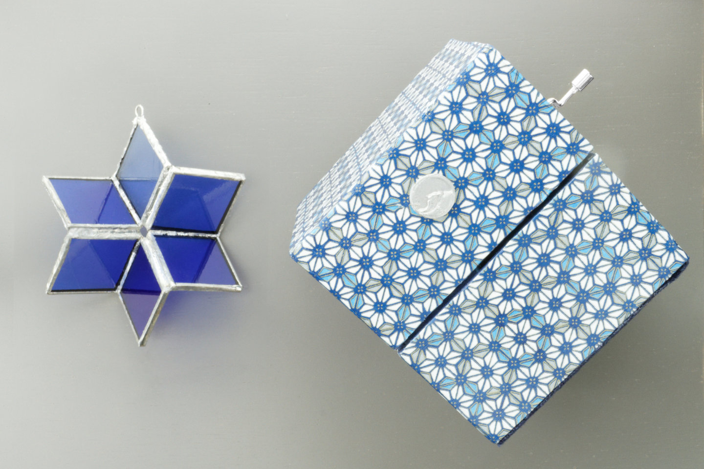 Snowflake with box
