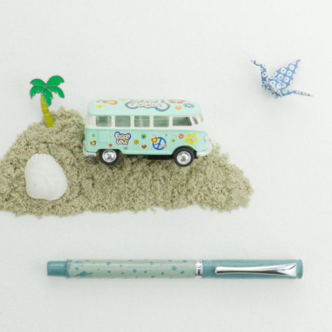 Hema Sea Cucumber pen with tropical island